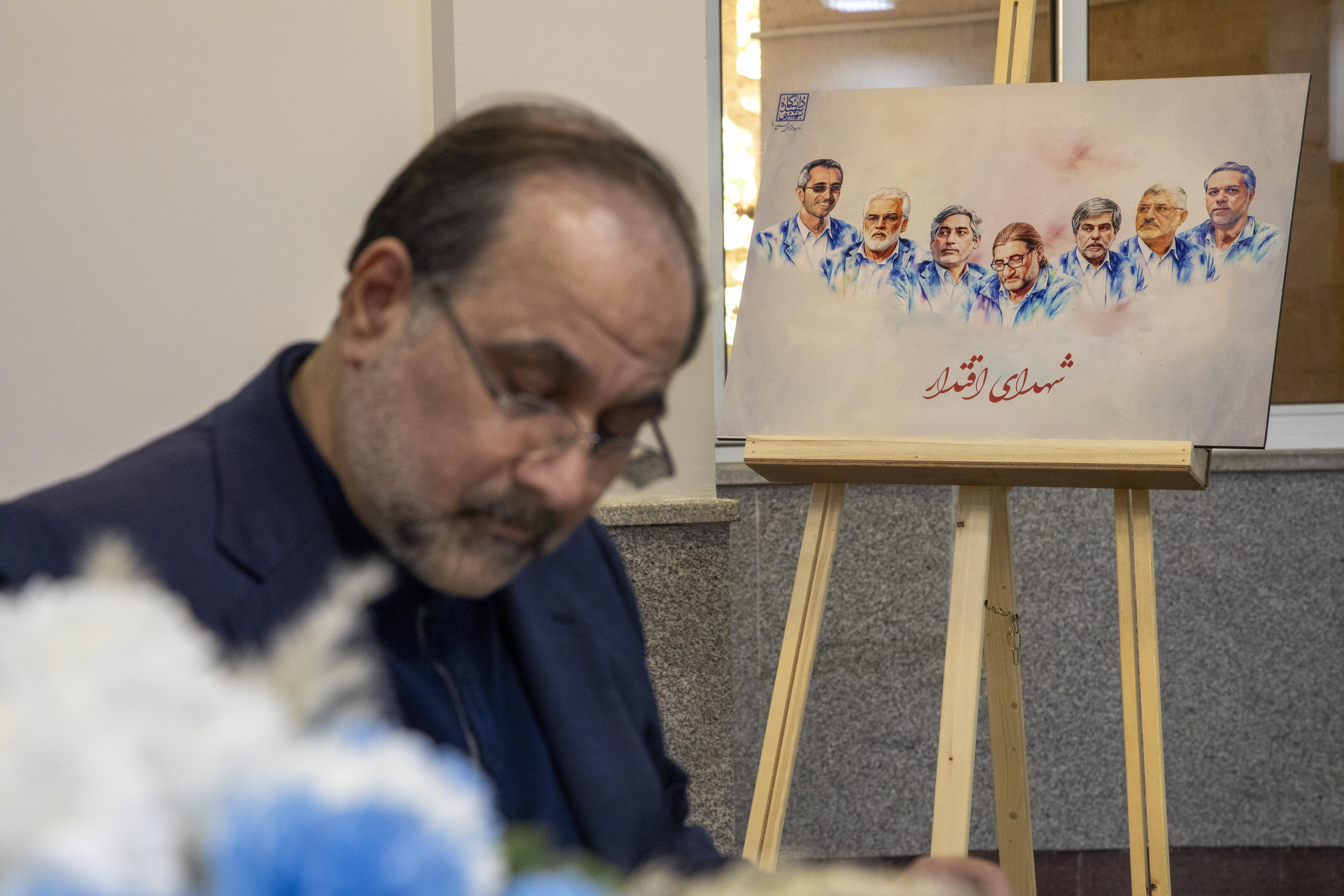 گرامیداشت 16