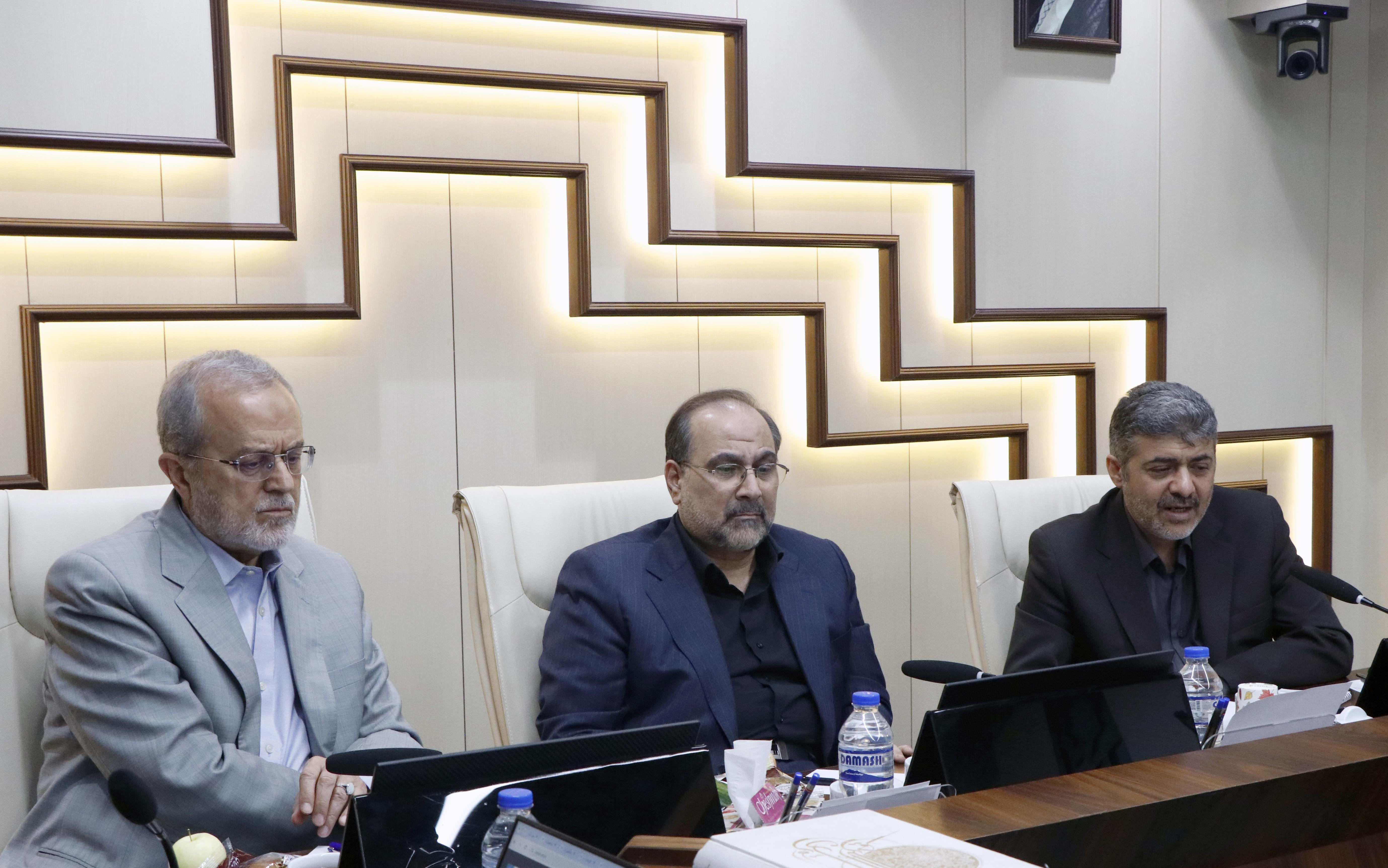 فرهنگستان 18