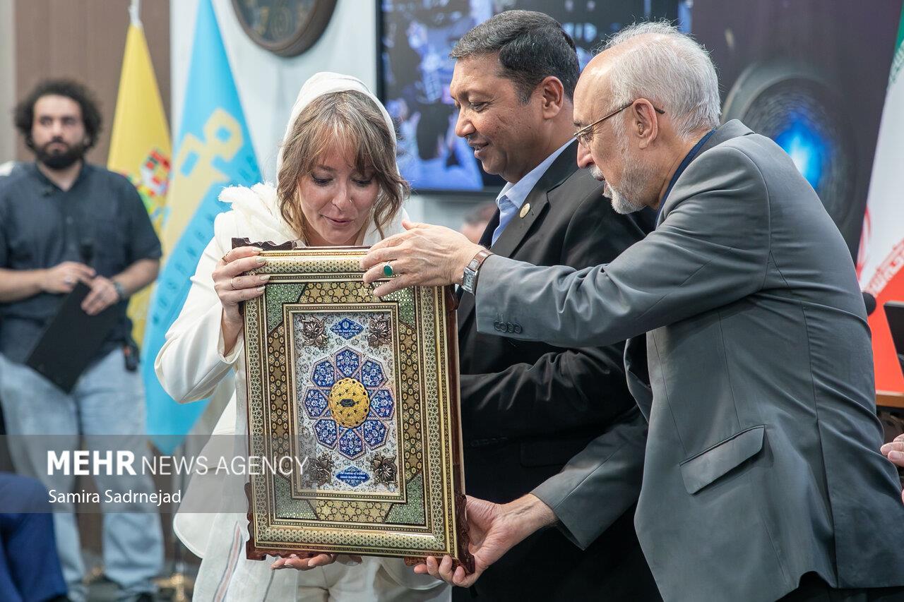 جایزه مصطفی 16