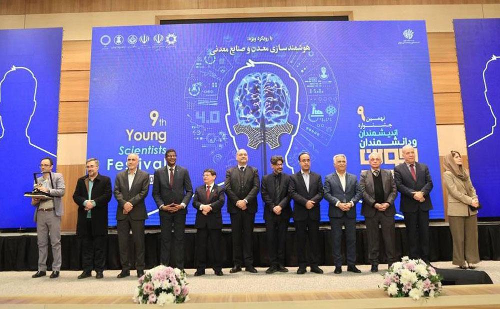 دکتر یاسر عبدی، همکار مدعو فرهنگستان علوم به عنوان «استاد جوان نمونه» برگزیده شد