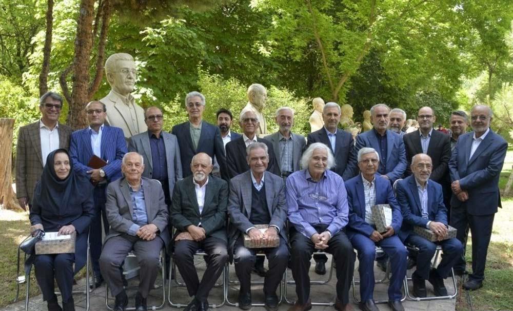 اعضای فرهنگستان علوم در میان نخبگان استان فارس