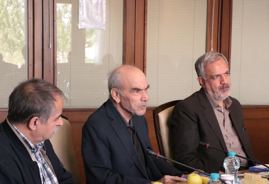 A Number of Cultural Figures Meet with the President of the Academy