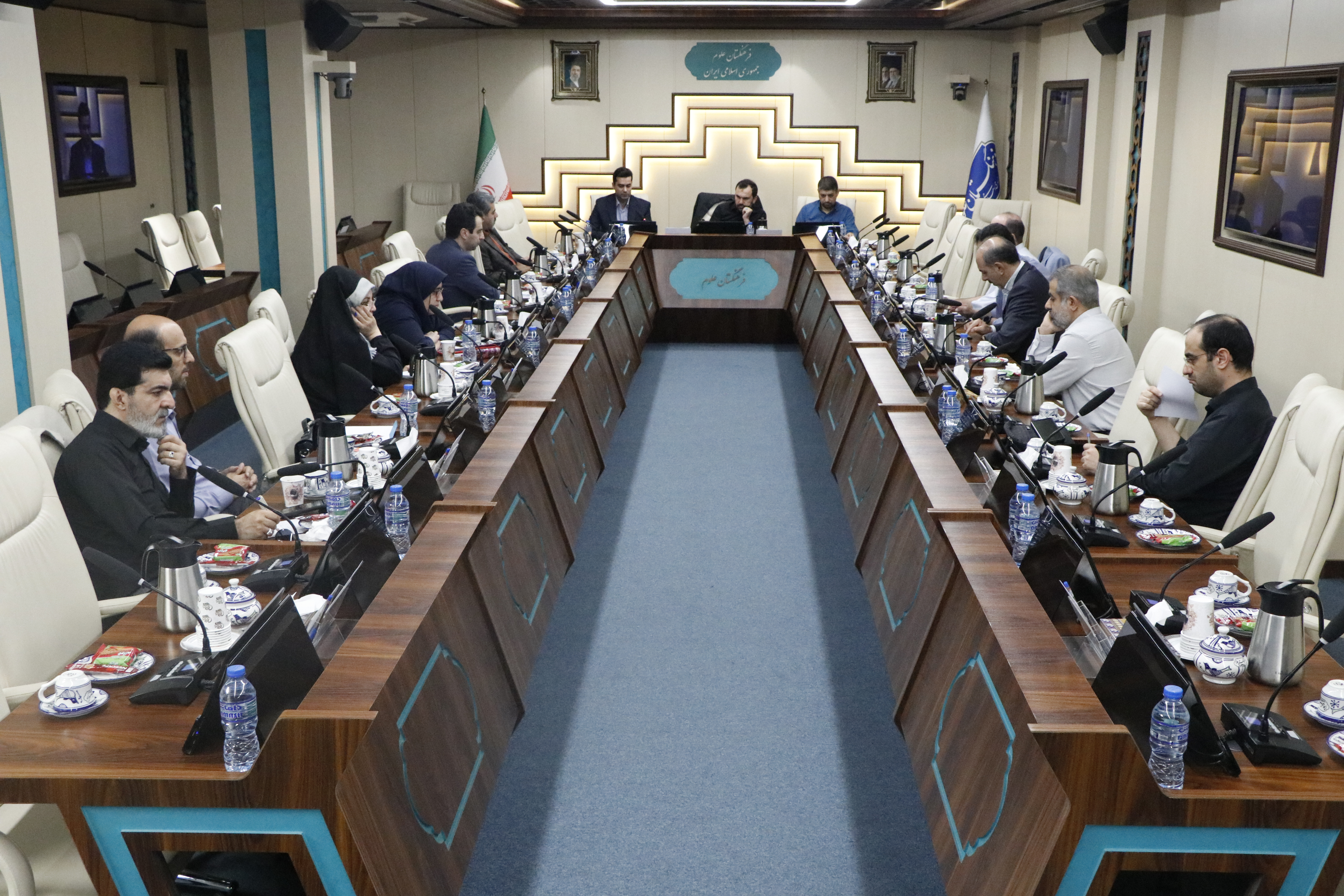 نشست شبکه اندیشمندان جوان فرهنگستان علوم