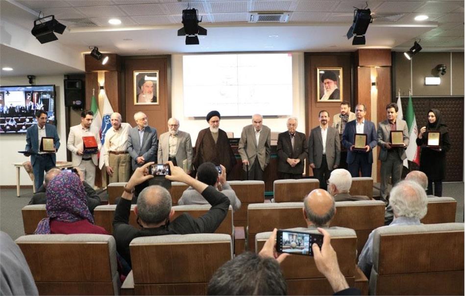 پژوهشگران جوان برجسته علوم پایه کشور، منتخب فرهنگستان علوم معرفی و تجلیل شدند