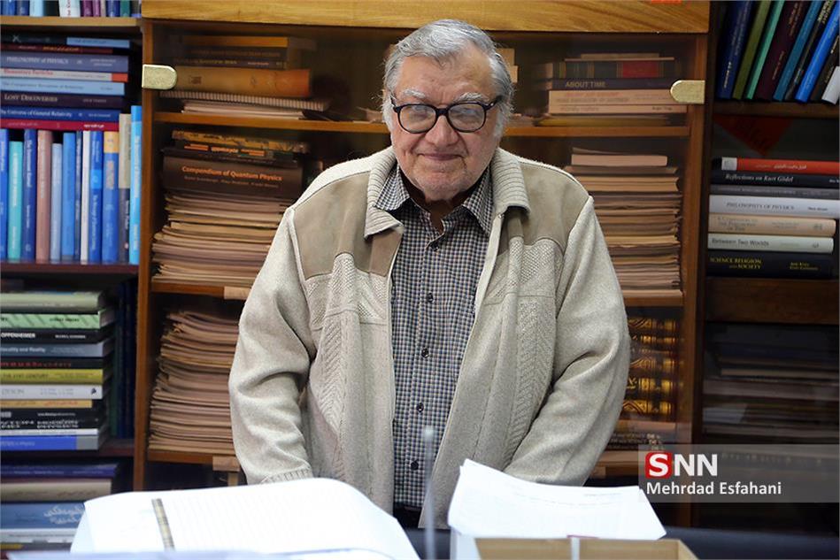 در دنیای علم ما مشق نویس هستیم