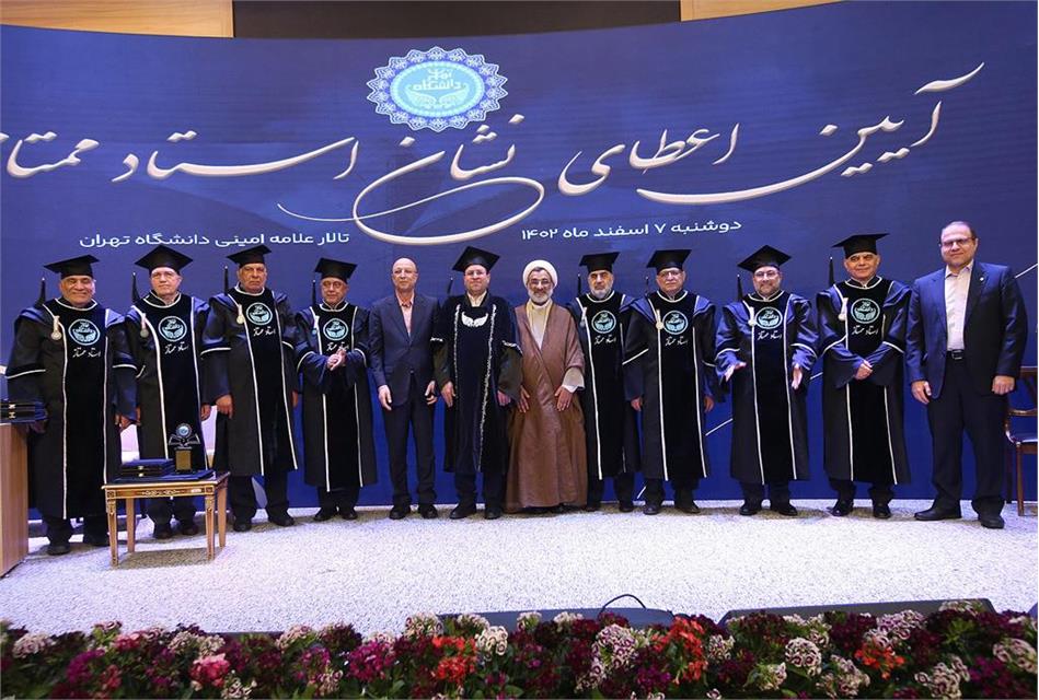 اعطای نشان ویژه استاد ممتازی به رئیس و دو عضو پیوسته فرهنگستان علوم