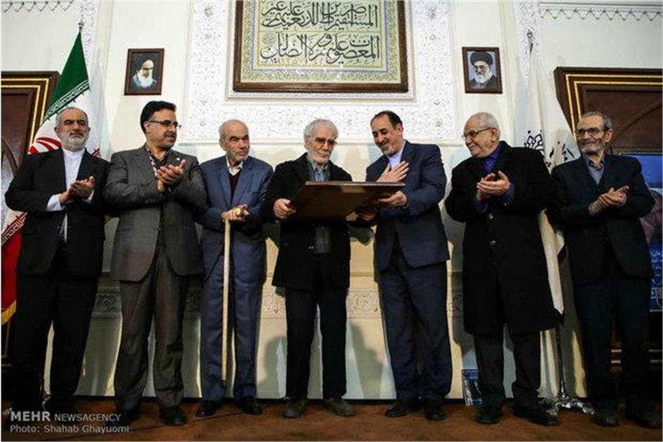 تجلیل از دکتر غلامحسین ابراهیمی دینانی در انجمن آثار و مفاخر فرهنگی