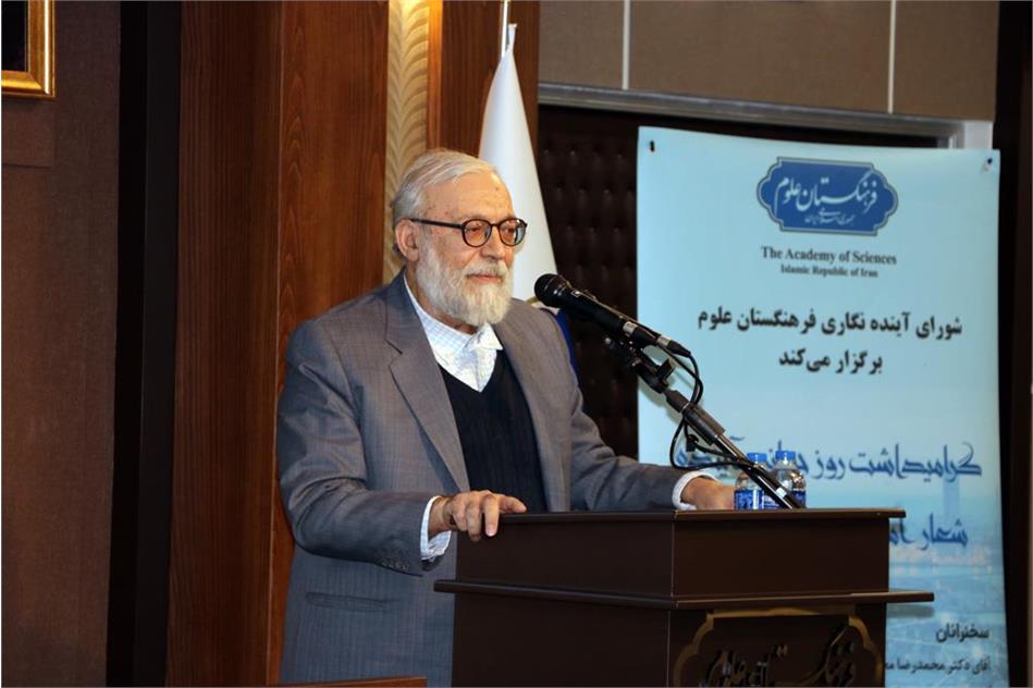 رهبری هدایتگر اصلی پیشرفت علم در کشور هستند