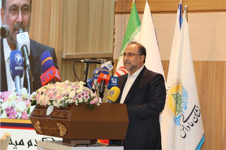 برای پیشرفت کشور باید به مقام استادان ارج بنهیم