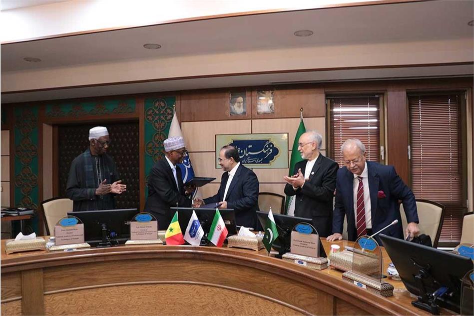 امضای تفاهم نامه همکاری بین فرهنگستان علوم و آکادمی علوم سنگال