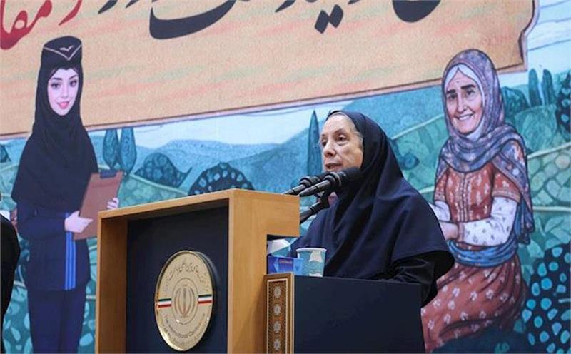 تجلیل از عضو وابسته گروه علوم انسانی فرهنگستان علوم به‌عنوان بانوی نخبه و اثرگذار کشور