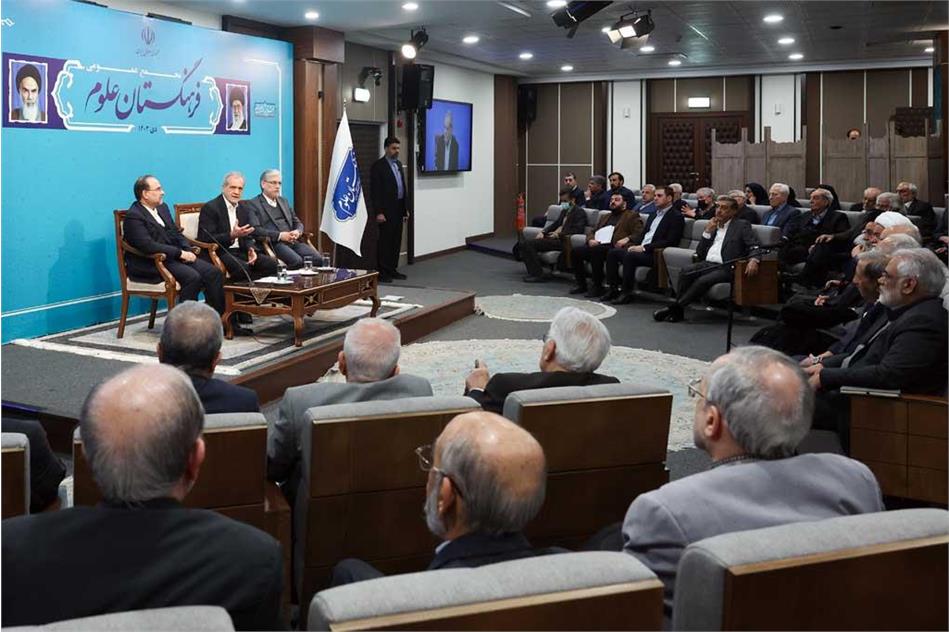 عبور موفق از بحران‌ها صرفا با اتکا به دانش، تخصص و تجربه اهالی علم و فن ممکن است